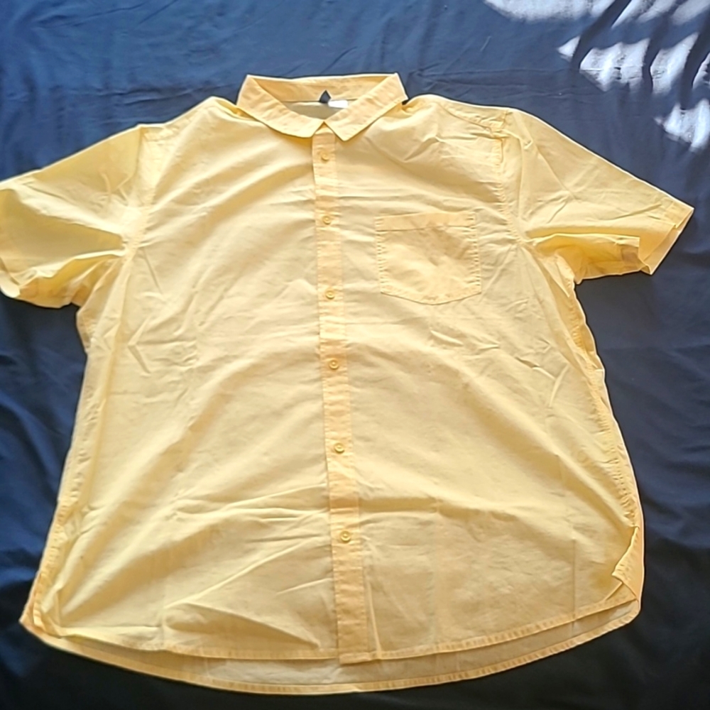 XL Button down short sleeve shirt